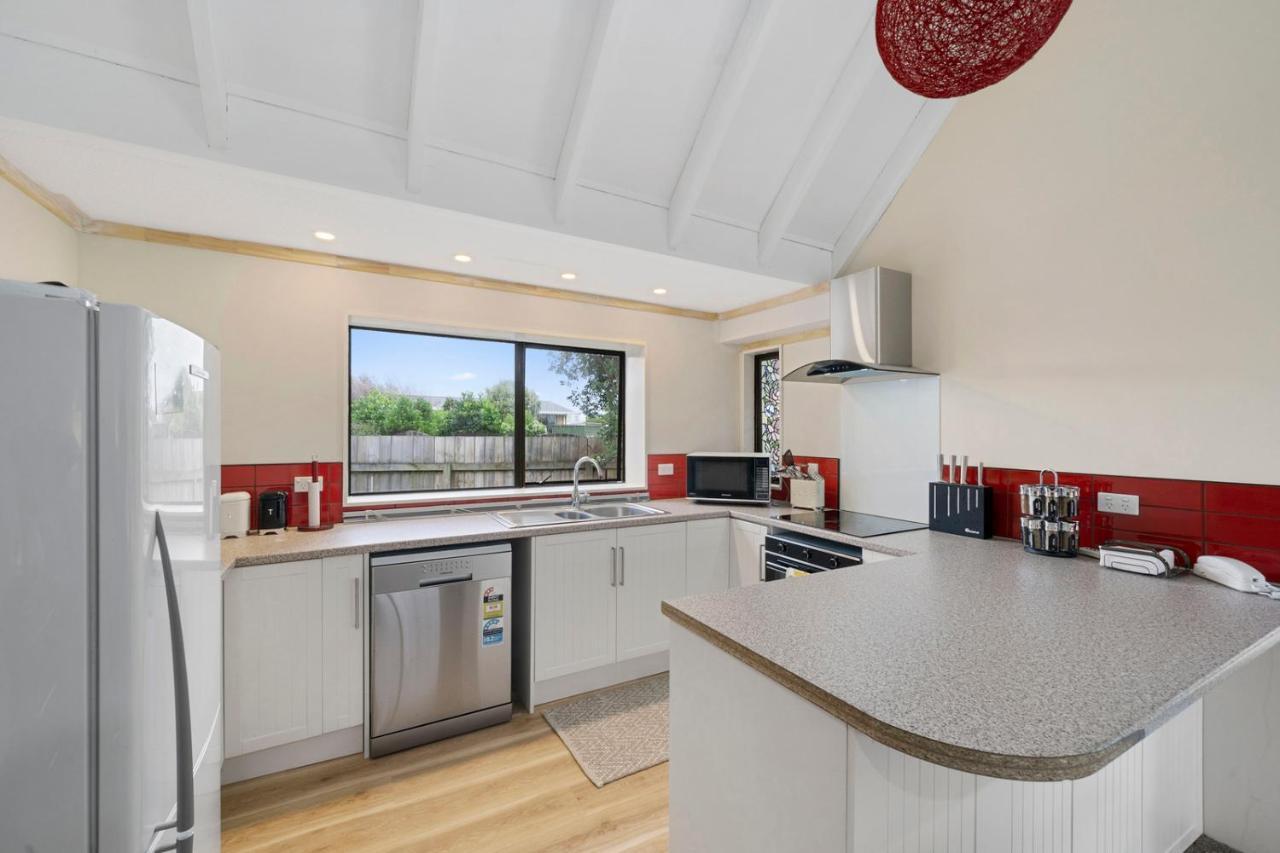 Wharerata - Otaki Beach Holiday Home Exterior foto